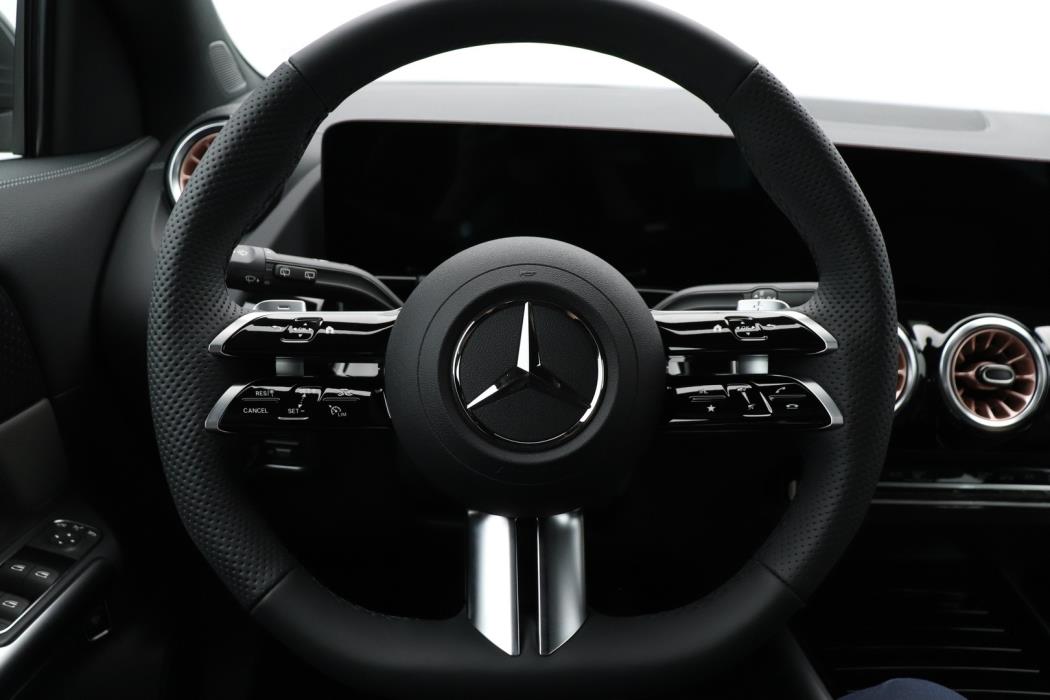 MERCEDES-BENZ EQA 2025