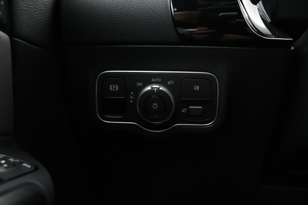 MERCEDES-BENZ EQA 2025