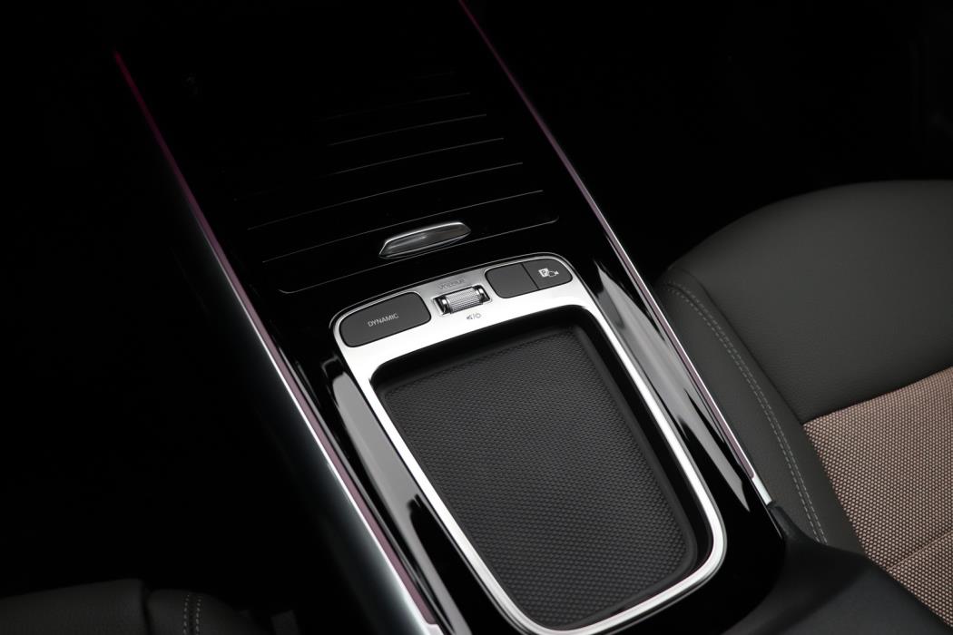 MERCEDES-BENZ EQA 2025