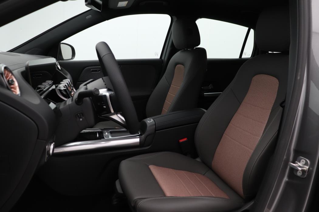 MERCEDES-BENZ EQA 2025