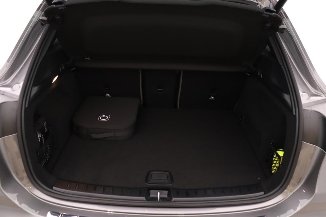 MERCEDES-BENZ EQA 2025