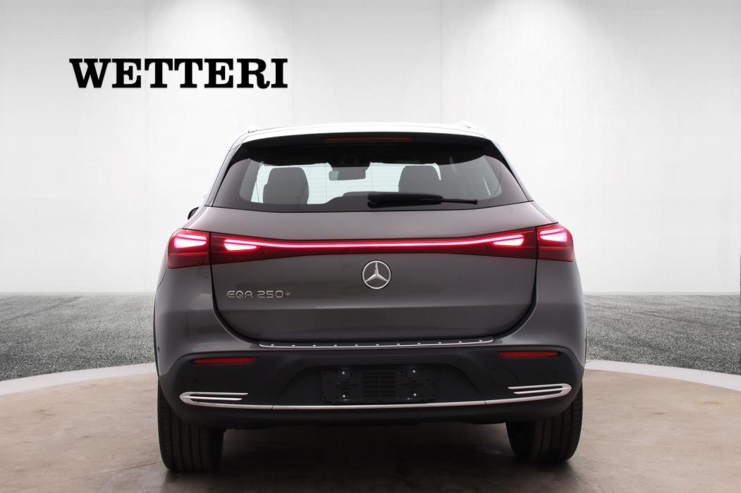 MERCEDES-BENZ EQA 2025