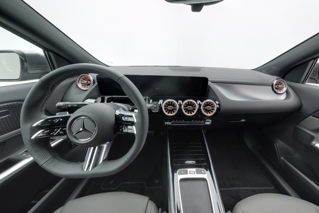 MERCEDES-BENZ EQA 2025