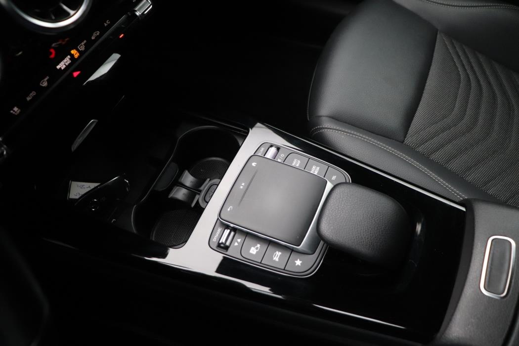 MERCEDES-BENZ A 2021