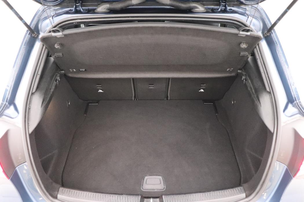 MERCEDES-BENZ A 2021