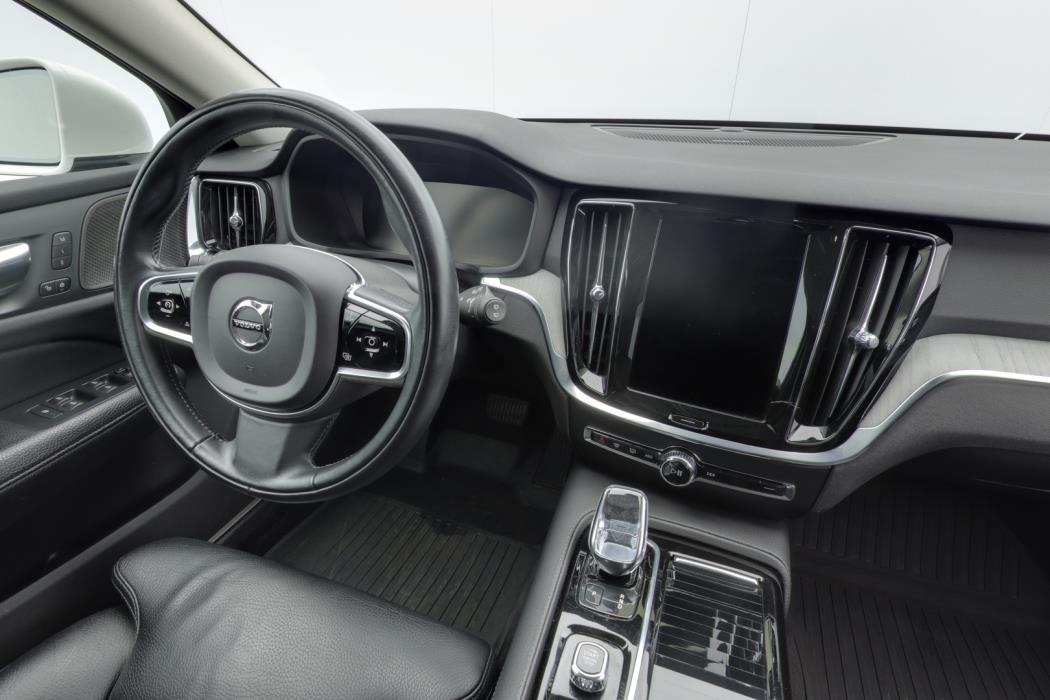 VOLVO V60 2021