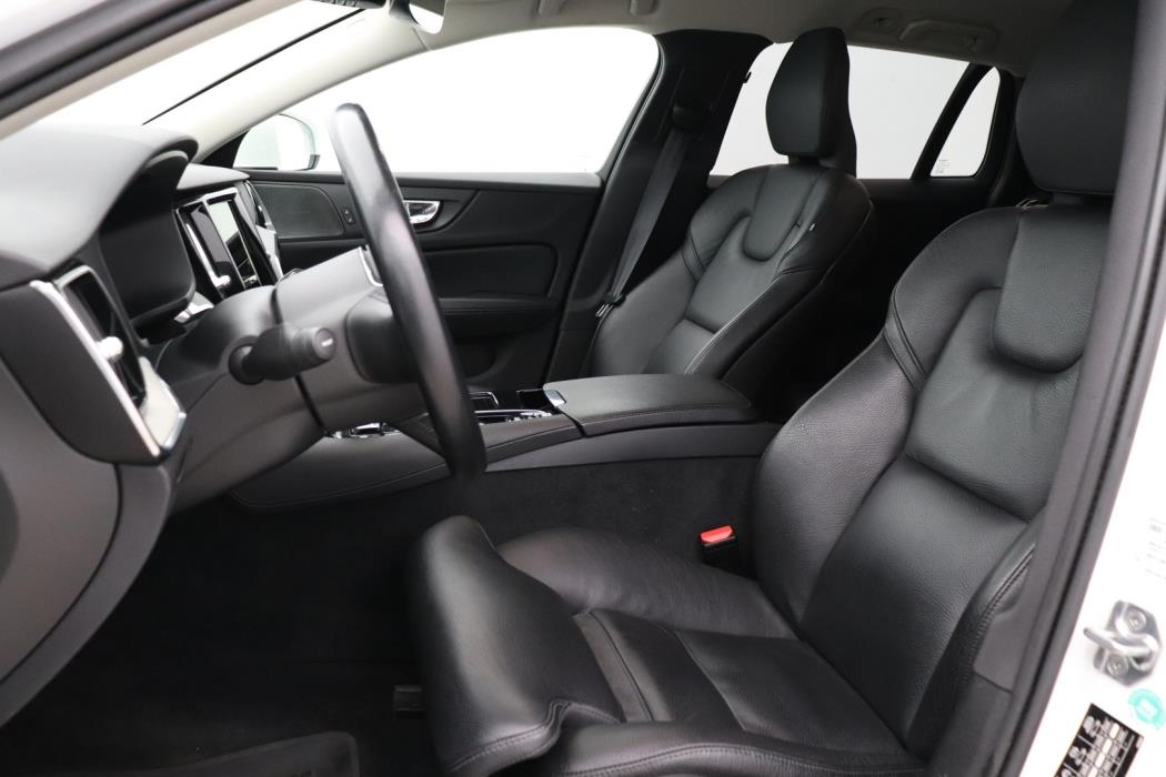 VOLVO V60 2021