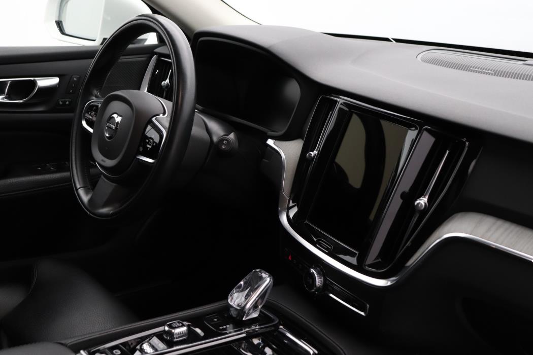 VOLVO V60 2021