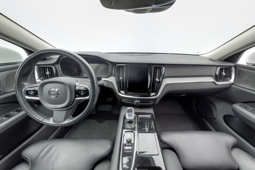 VOLVO V60 2021