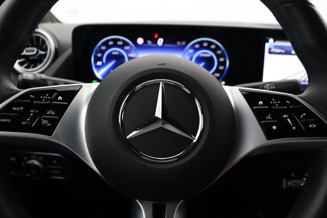 MERCEDES-BENZ EQA 2024