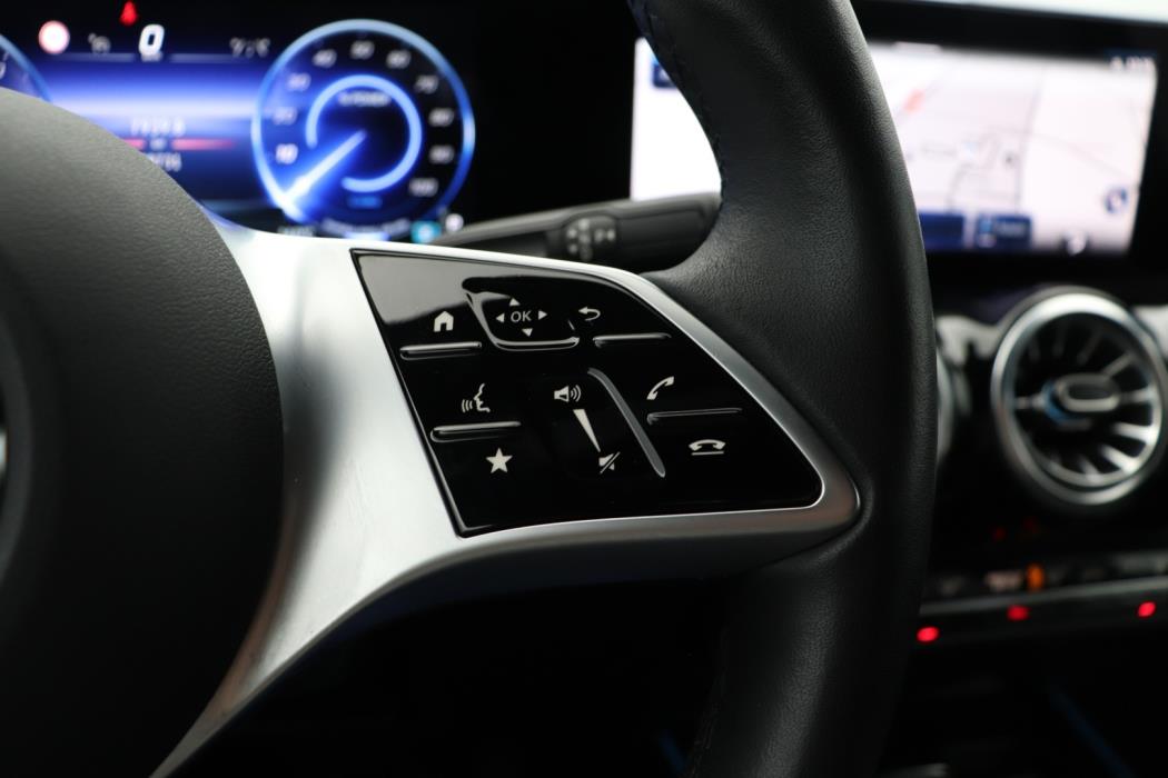 MERCEDES-BENZ EQA 2024