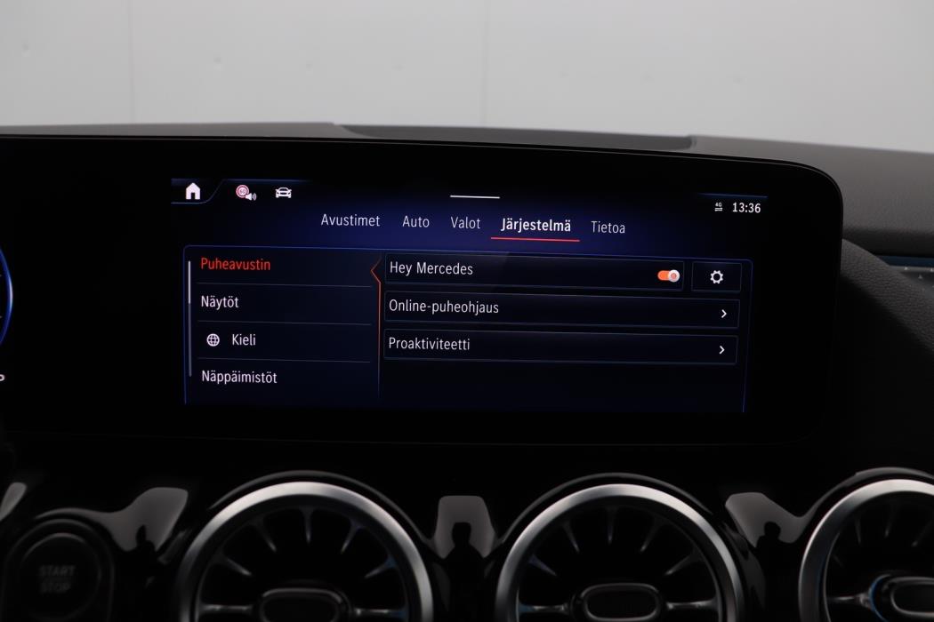MERCEDES-BENZ EQA 2024