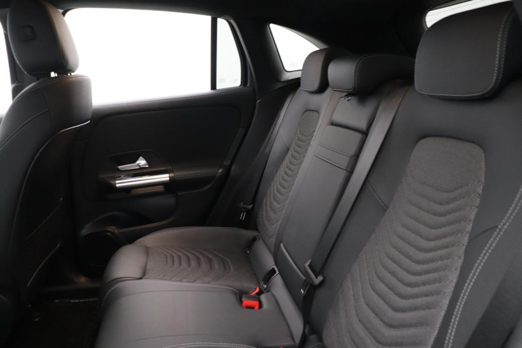 MERCEDES-BENZ EQA 2024