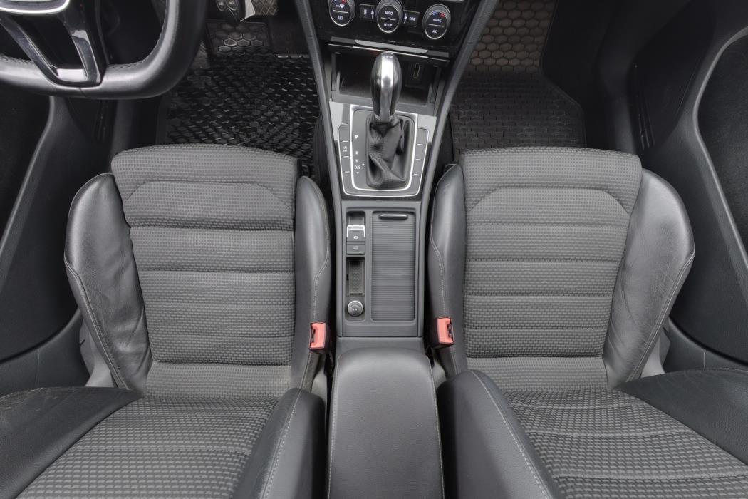VOLKSWAGEN Golf 2013
