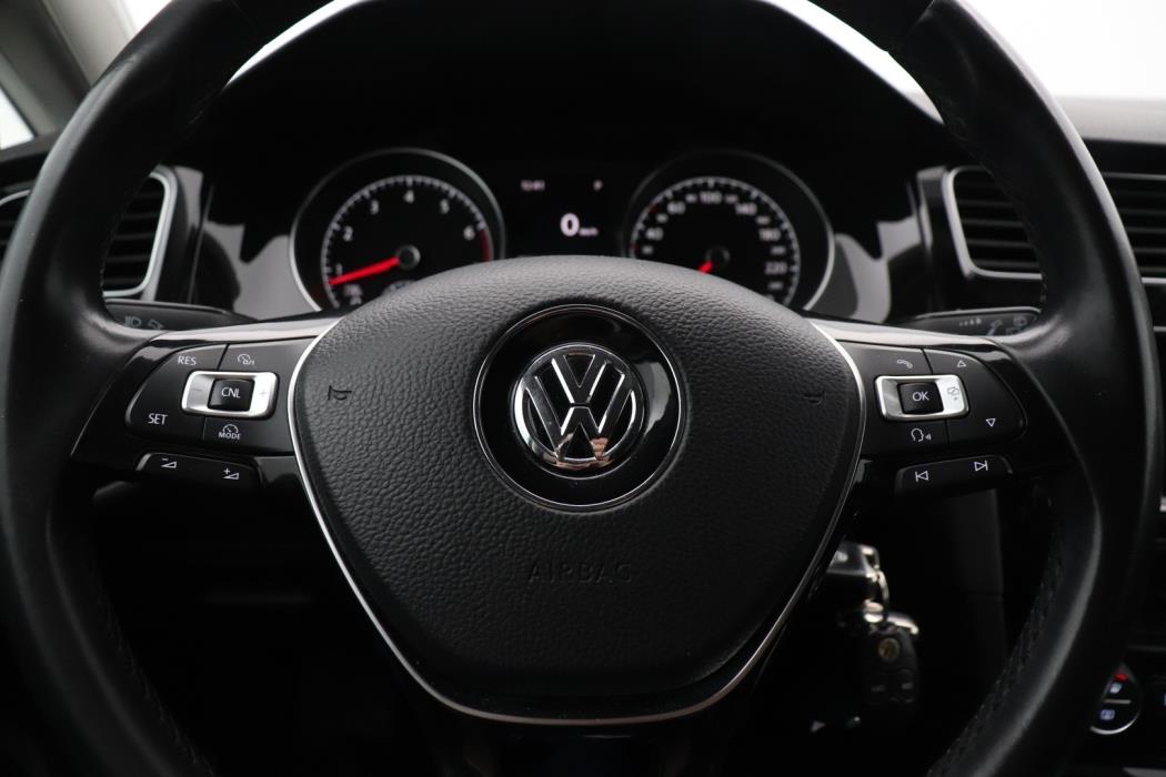 VOLKSWAGEN Golf 2013
