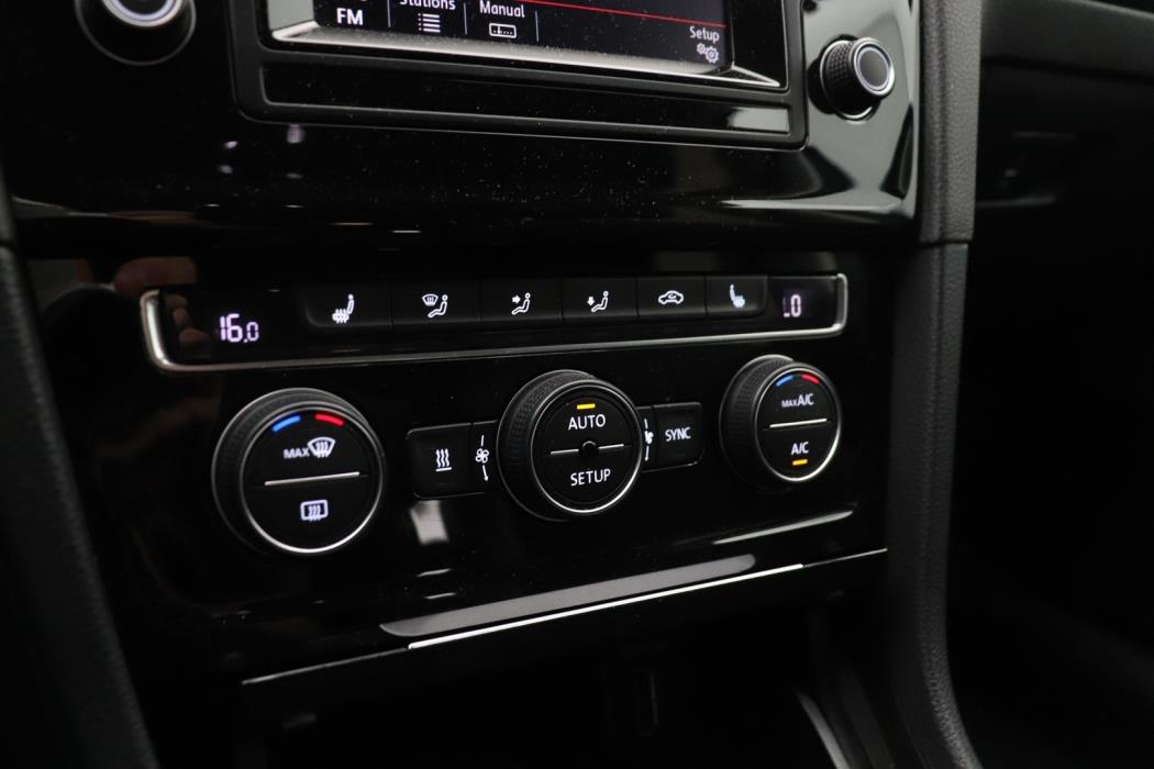 VOLKSWAGEN Golf 2013