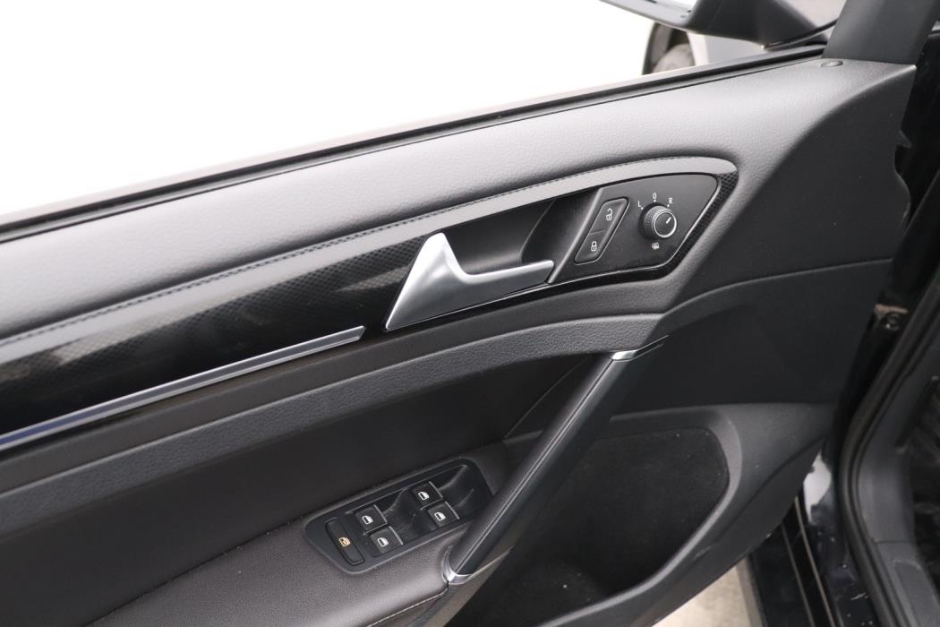 VOLKSWAGEN Golf 2013