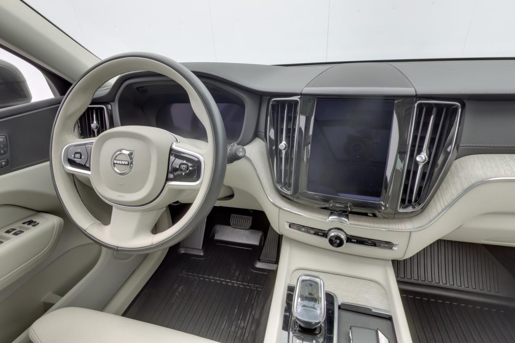 VOLVO XC60 2022