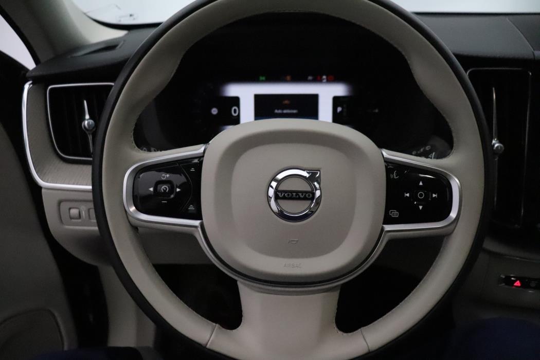 VOLVO XC60 2022