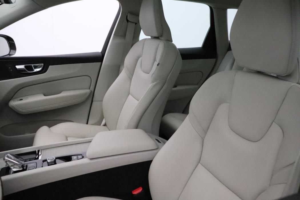 VOLVO XC60 2022