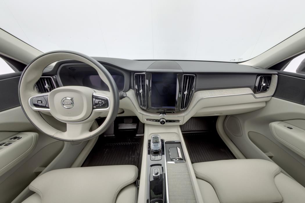 VOLVO XC60 2022