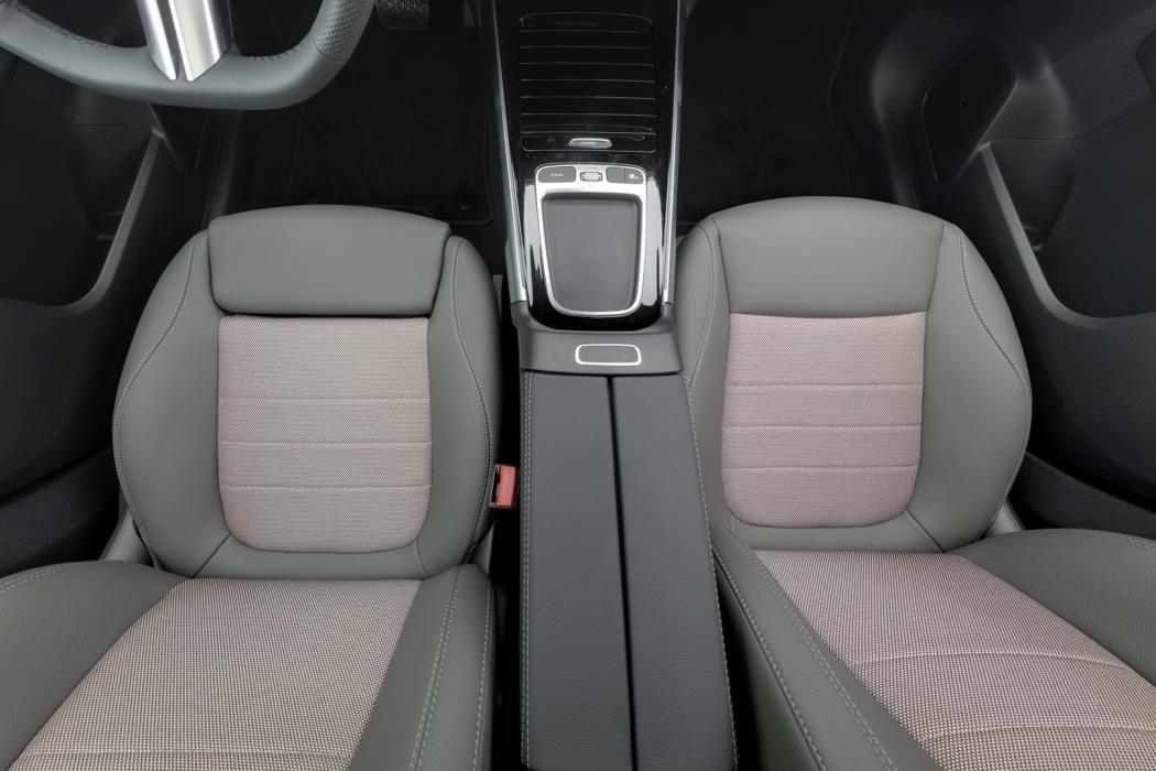 MERCEDES-BENZ EQB 2025