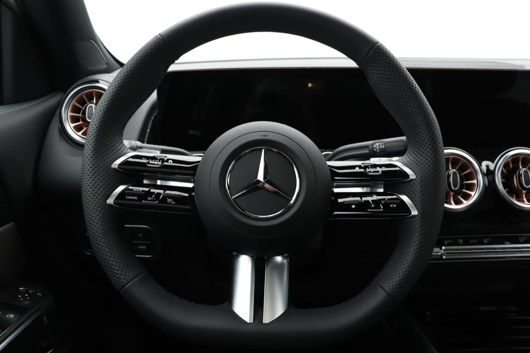 MERCEDES-BENZ EQB 2025