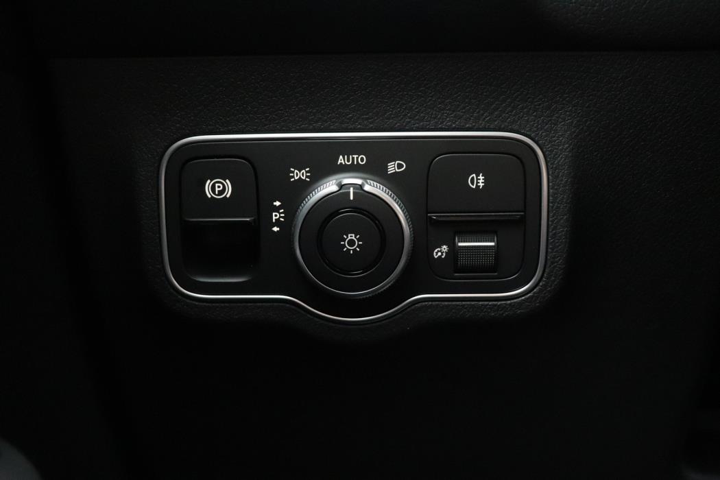 MERCEDES-BENZ EQB 2025