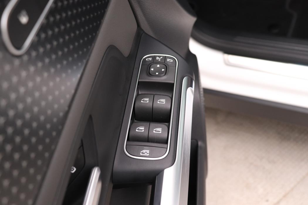 MERCEDES-BENZ EQB 2025