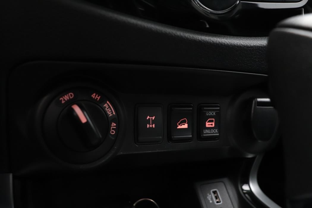 NISSAN Navara 2022