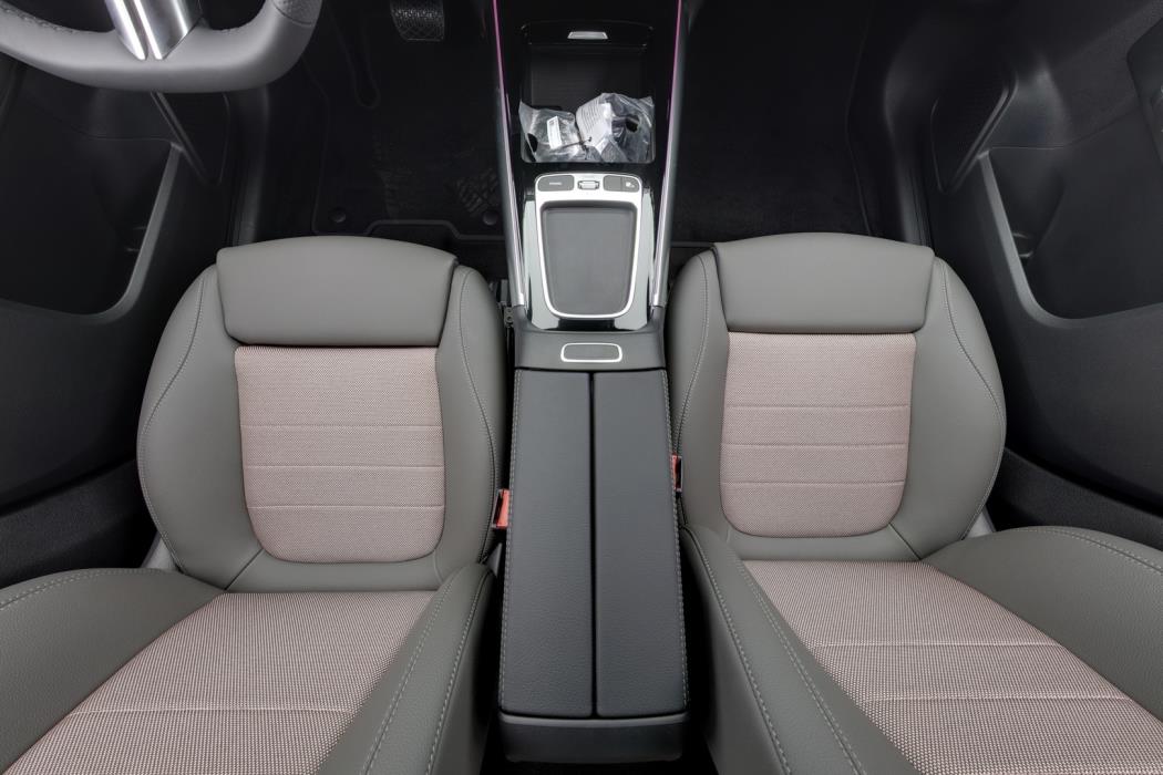 MERCEDES-BENZ EQA 2025