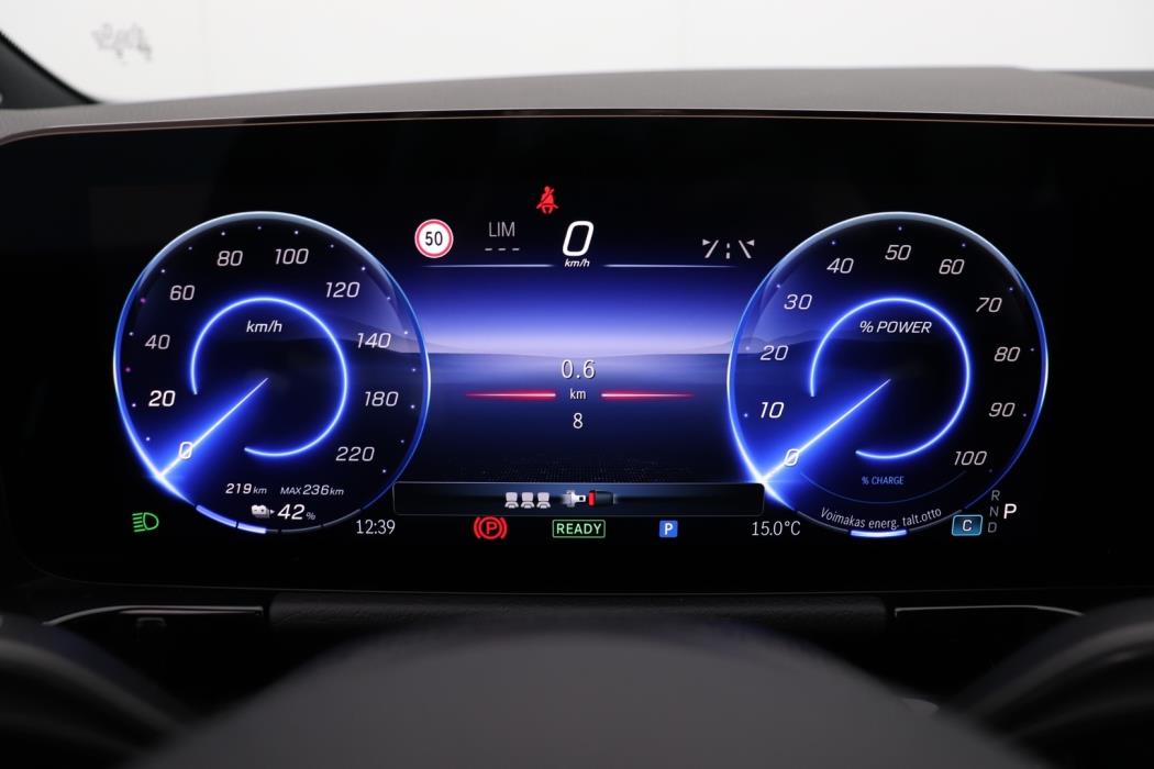 MERCEDES-BENZ EQA 2025