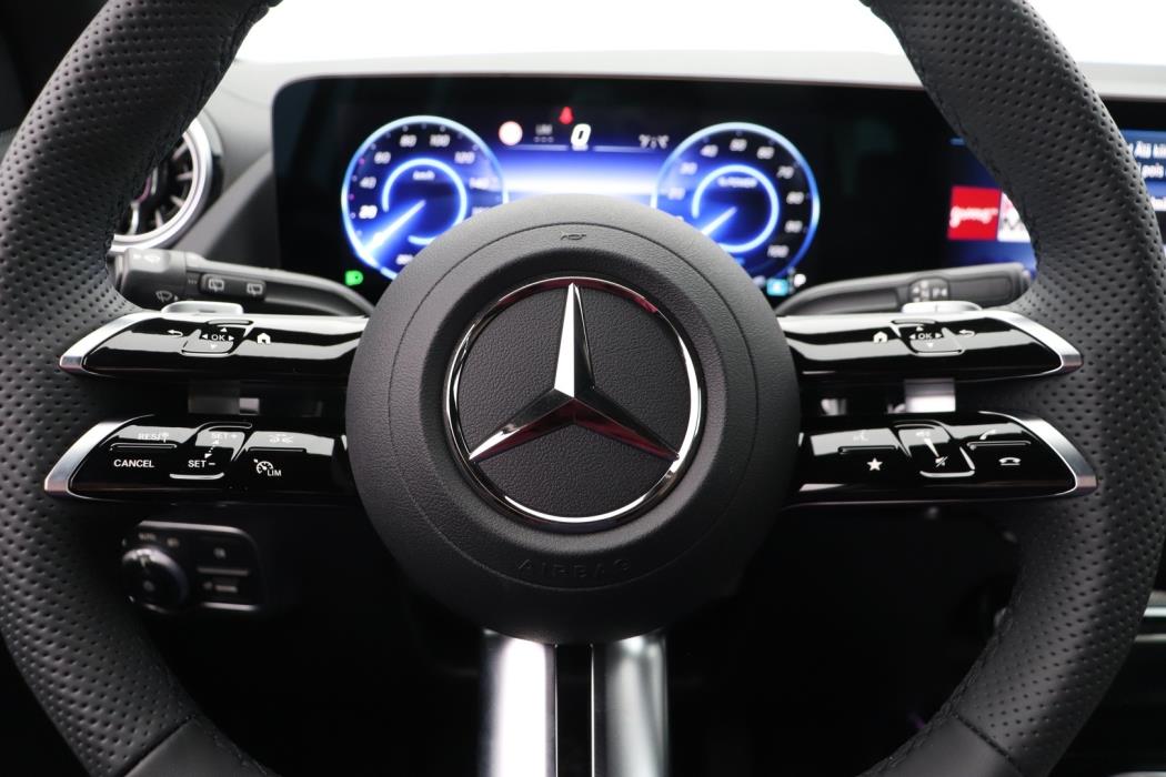 MERCEDES-BENZ EQA 2025
