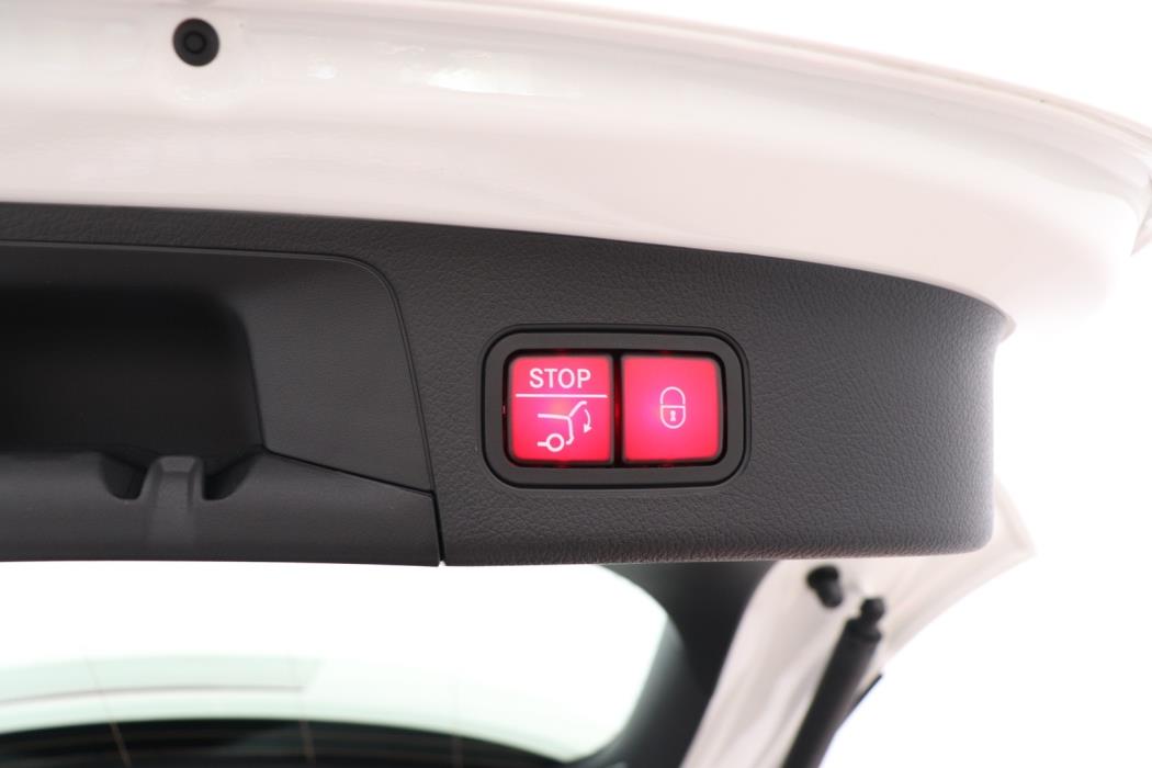 MERCEDES-BENZ EQA 2025