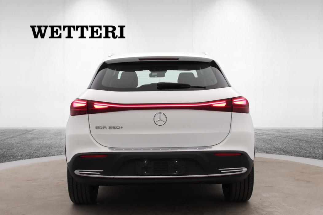 MERCEDES-BENZ EQA 2025
