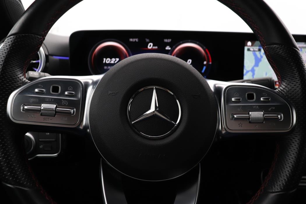 MERCEDES-BENZ A 2022