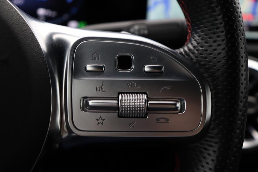 MERCEDES-BENZ A 2022
