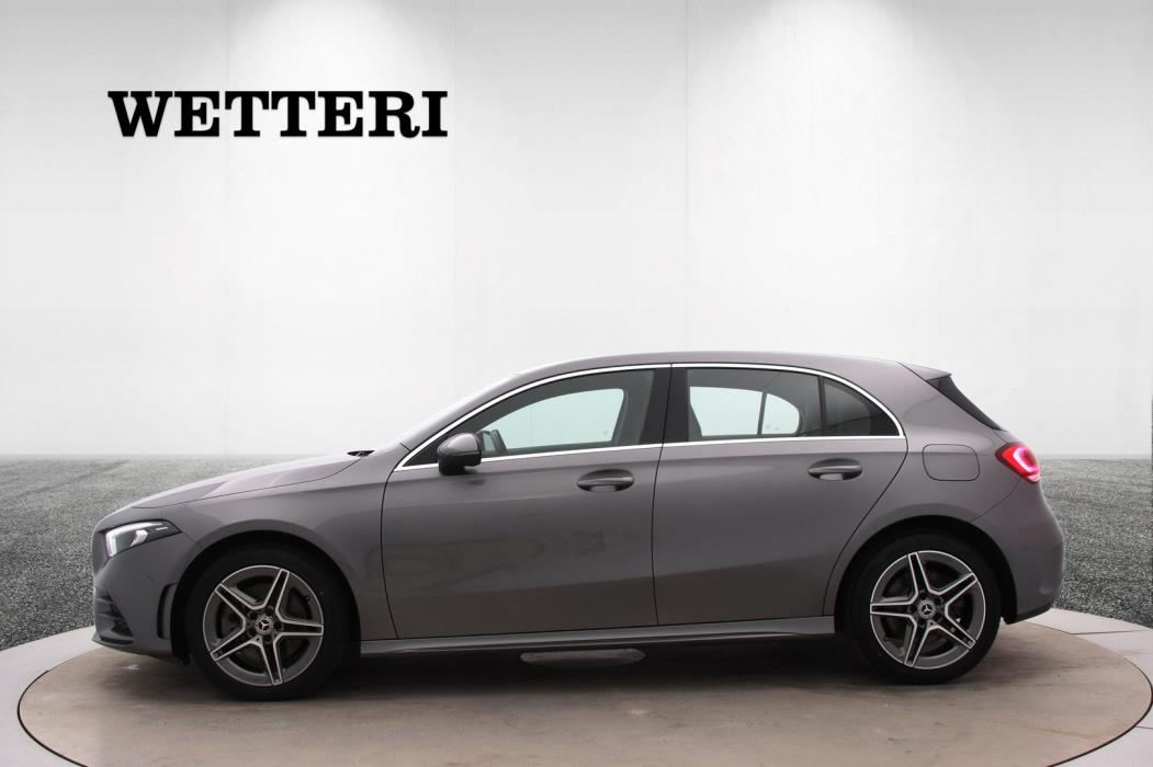 MERCEDES-BENZ A 2022