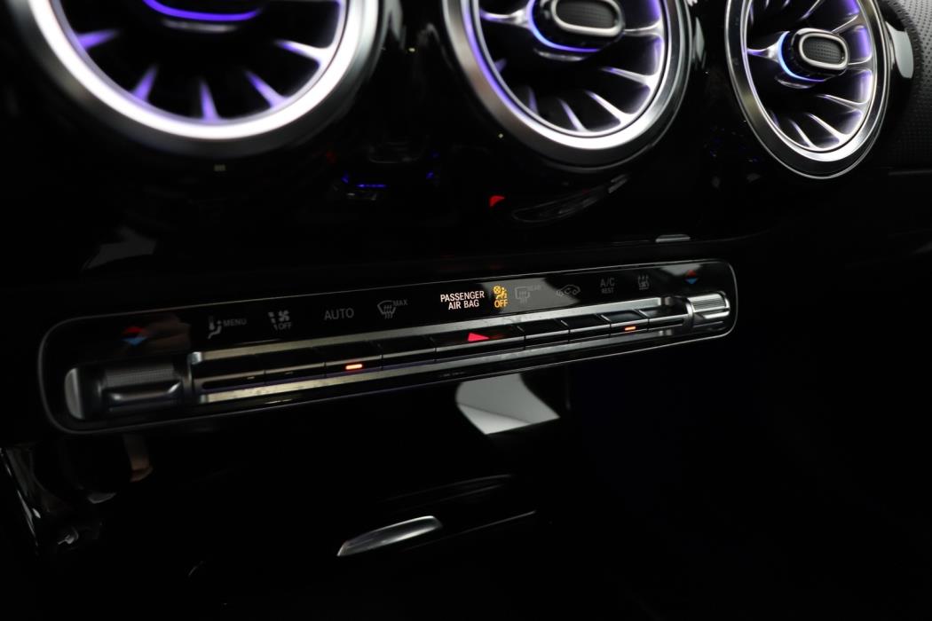 MERCEDES-BENZ A 2022