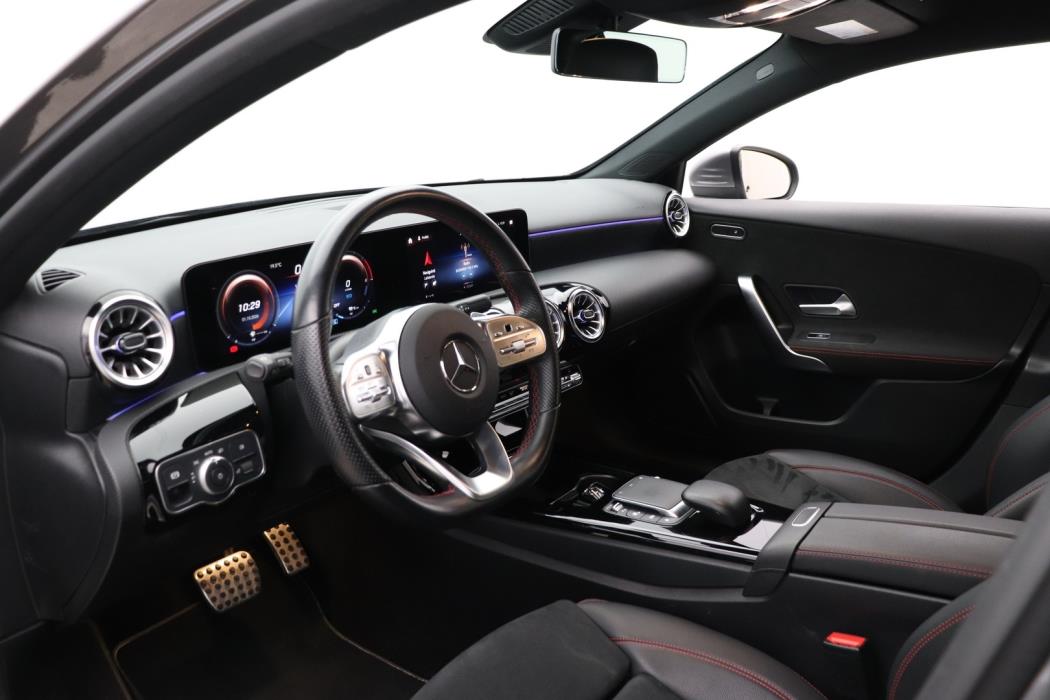 MERCEDES-BENZ A 2022