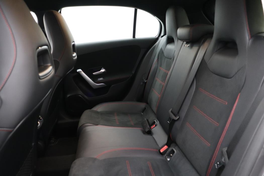 MERCEDES-BENZ A 2022
