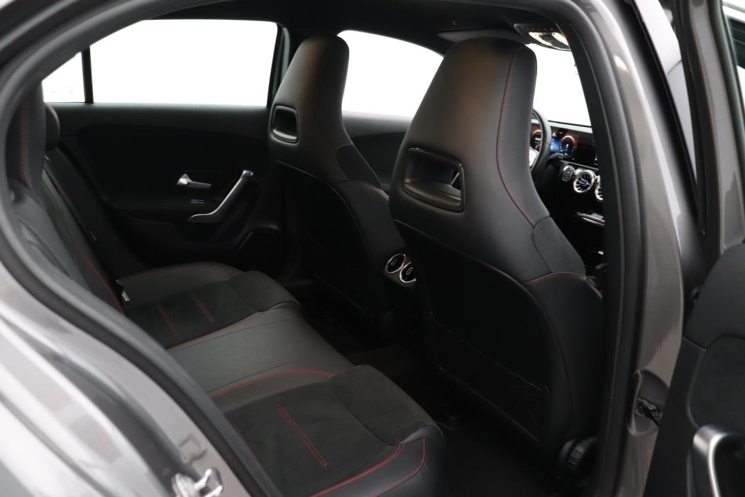 MERCEDES-BENZ A 2022