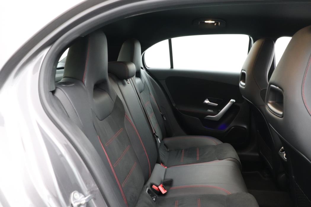 MERCEDES-BENZ A 2022