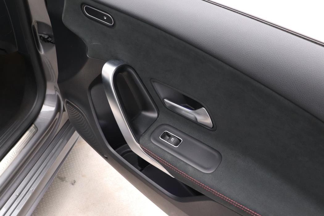 MERCEDES-BENZ A 2022