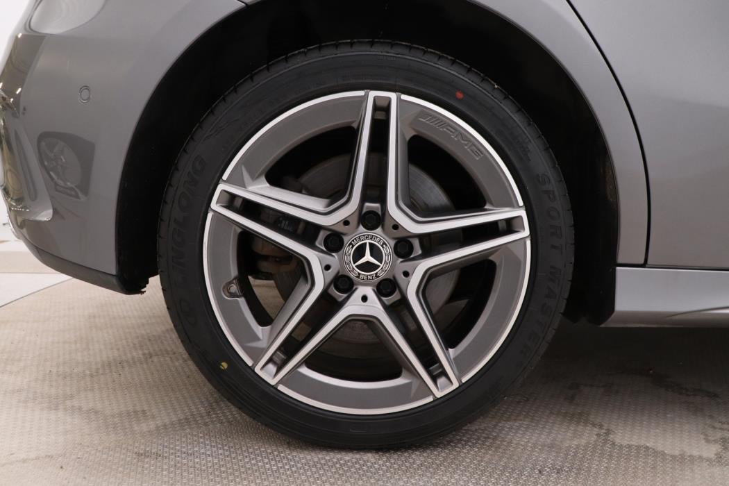 MERCEDES-BENZ A 2022