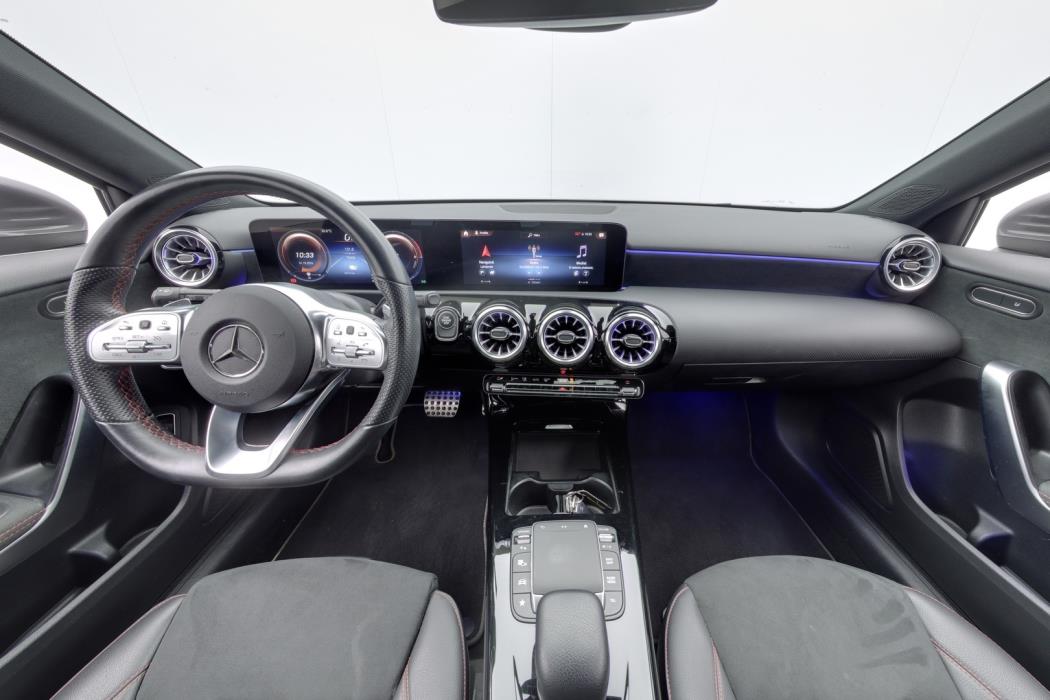MERCEDES-BENZ A 2022