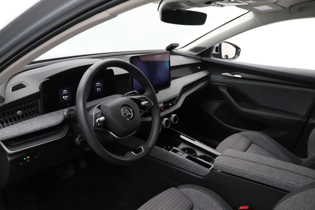 SKODA Superb 2025
