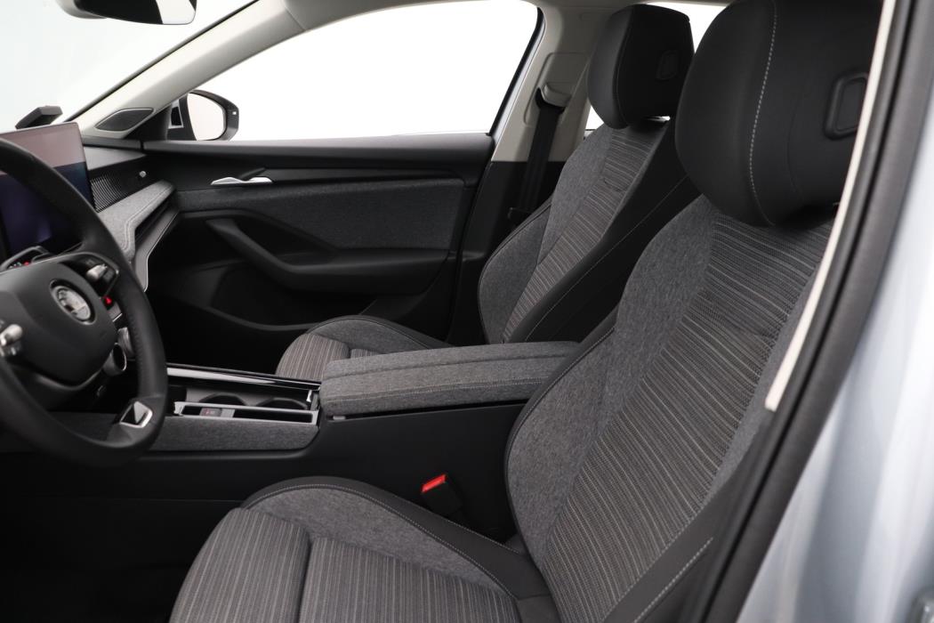 SKODA Superb 2025