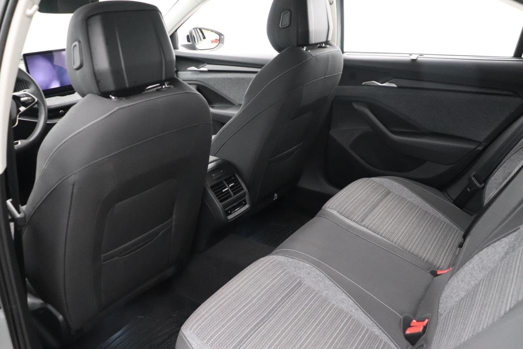 SKODA Superb 2025