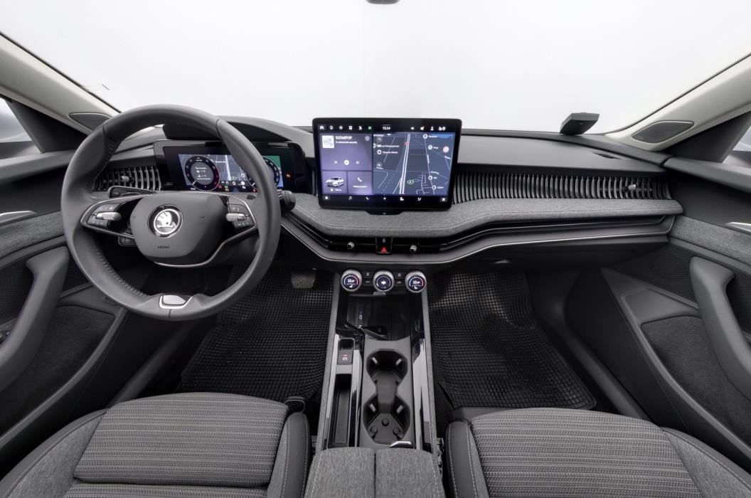 SKODA Superb 2025